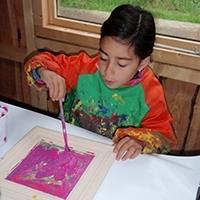Billede af barn der maler