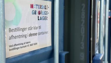 Mange skoler bruger genbrugstræ fra Materialegenbrugslageret hos Nomi4s i deres undervisning.