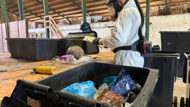 Restaffaldet bliver sorteret